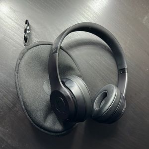Black Beats Solo3 - Wireless on-ear headphones
